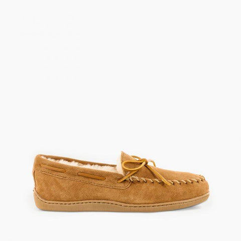 Minnetonka Men’s Sheepskin Hardsole Moc Golden Tan